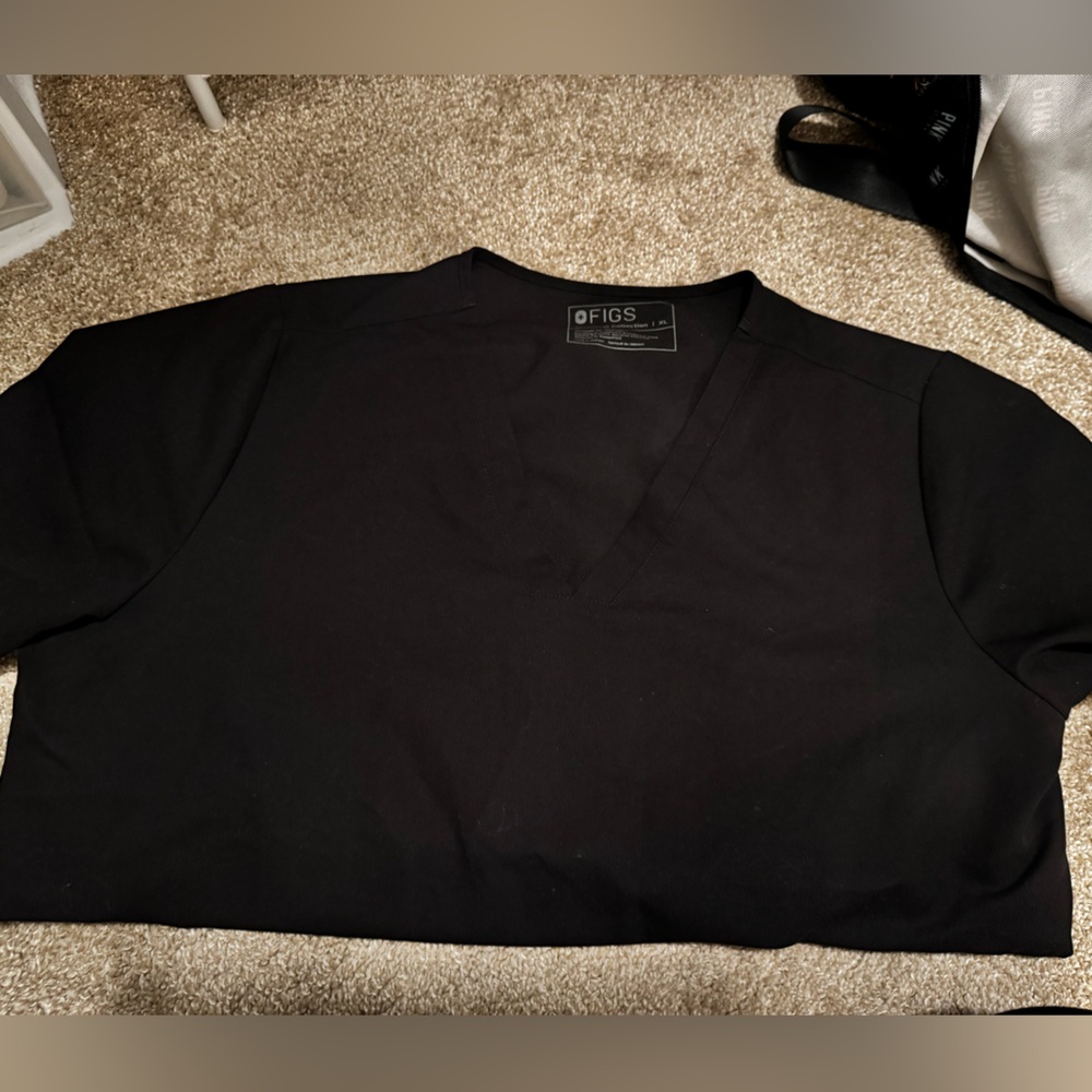 Figs scrub top